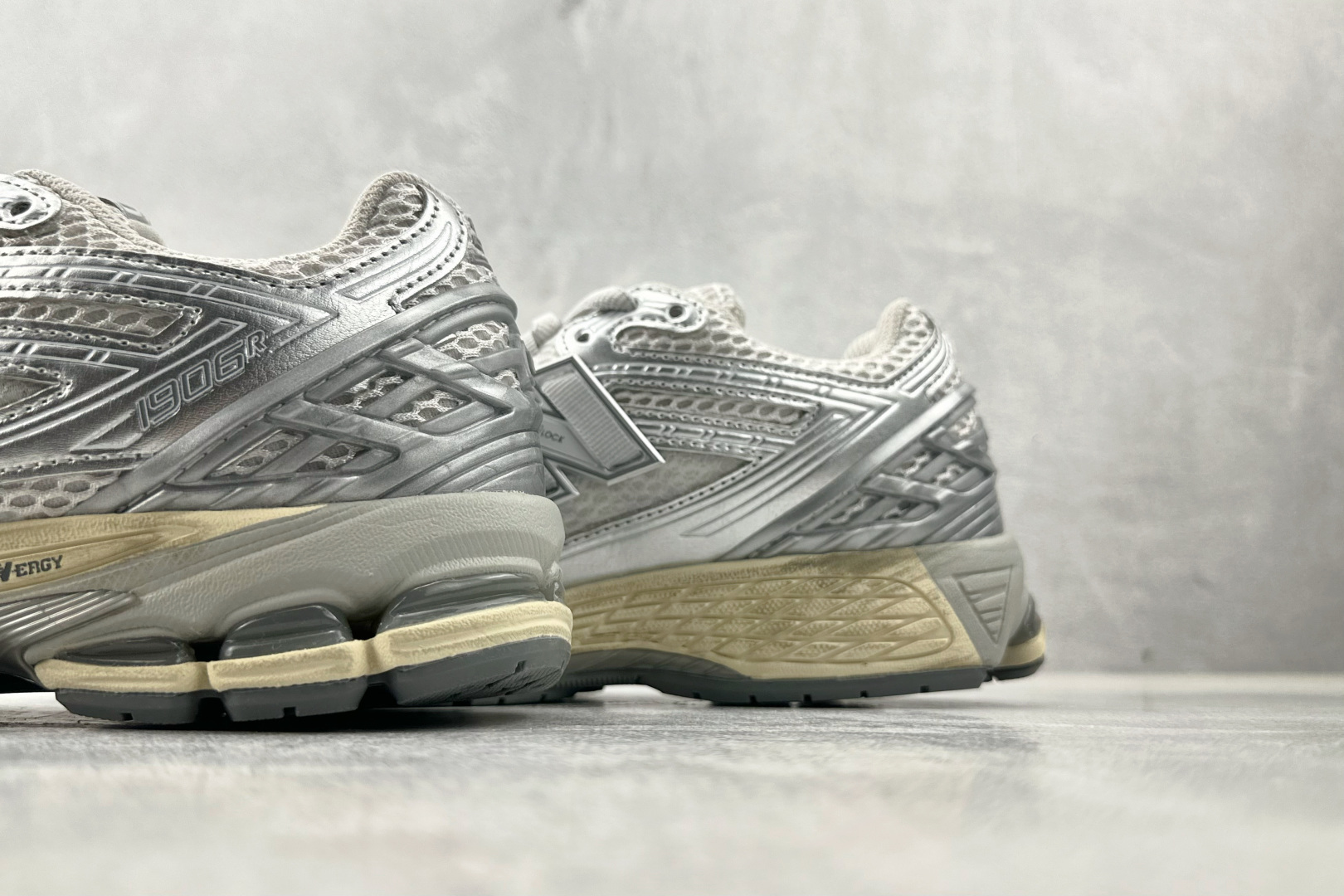 200 纯原出品 New Balance NB 1906R 银灰色 U1906RGC