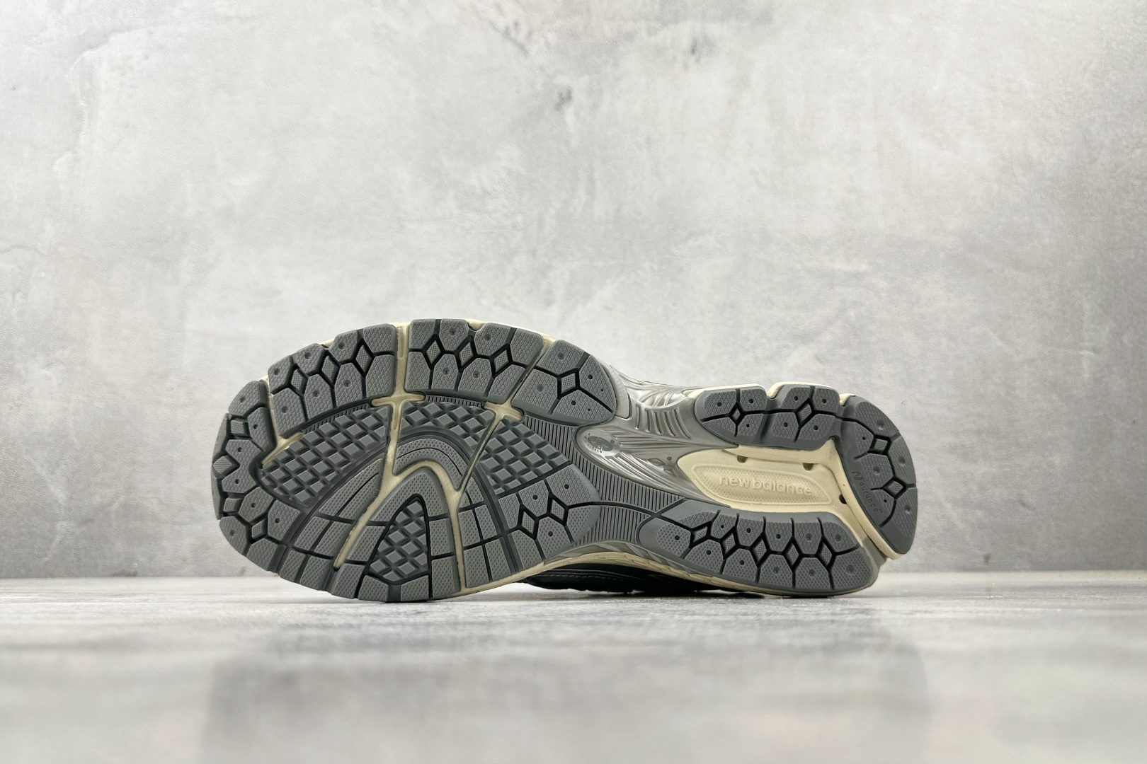 200 纯原出品 New Balance NB 1906R 银灰色 U1906RGC