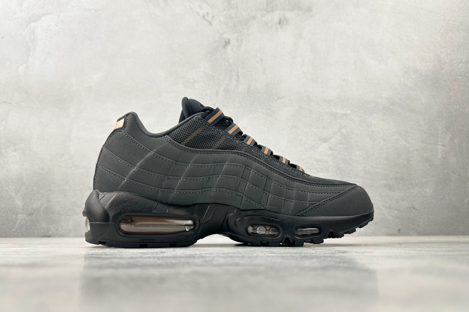 GX 本地顶级纯原 完美复刻 Central Cee × Nike Air Max 95黑红灰货号：HQ