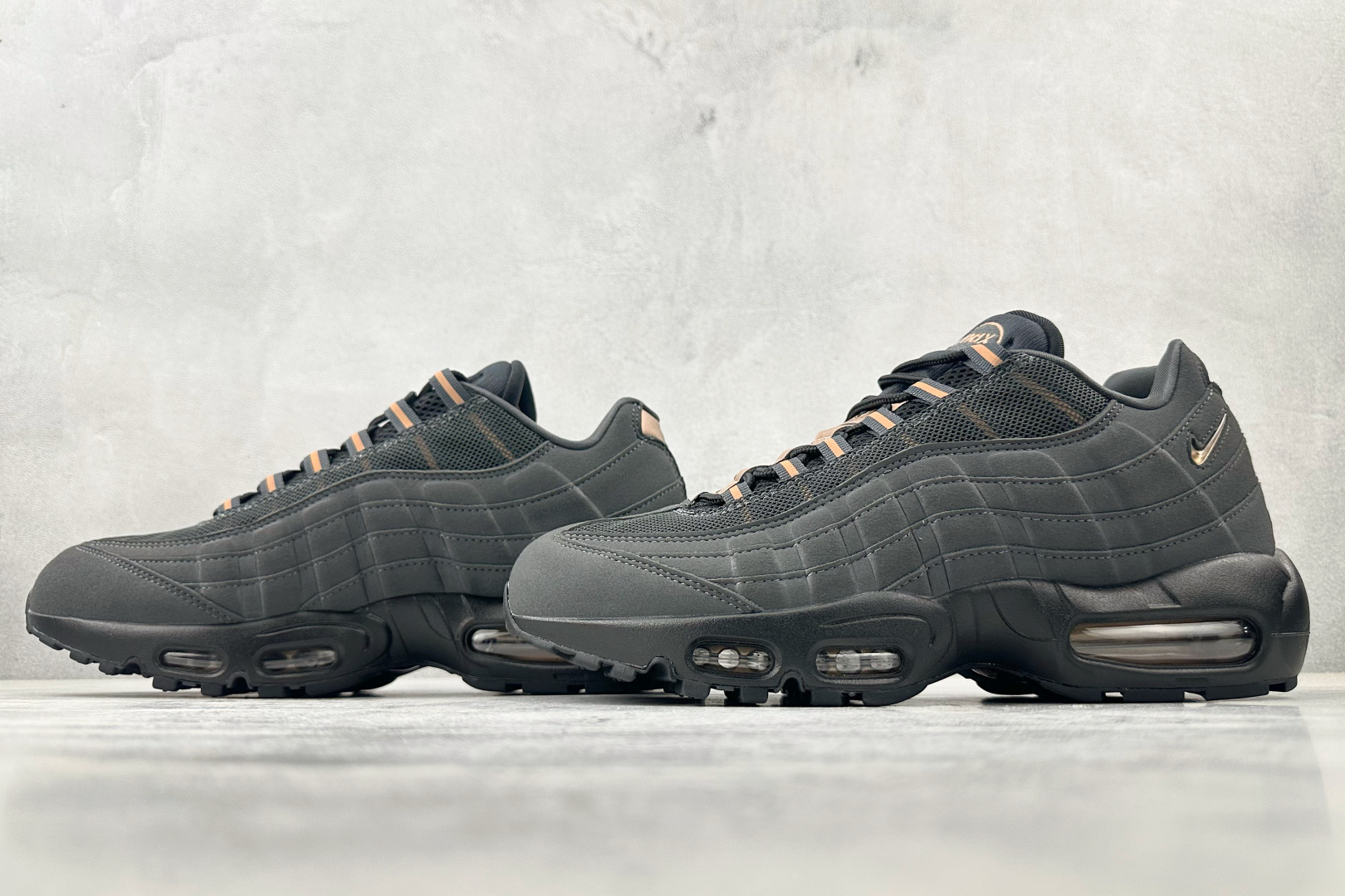GX 本地顶级纯原 完美复刻 Central Cee × Nike Air Max 95黑红灰货号：HQ