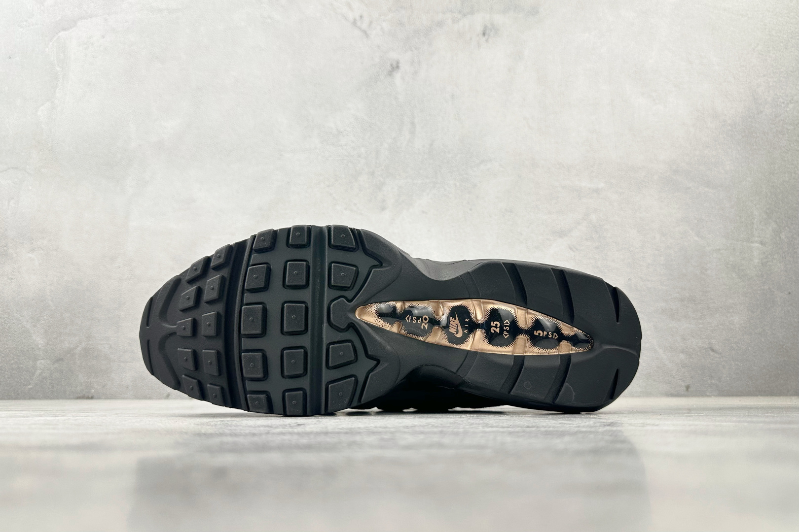 GX 本地顶级纯原 完美复刻 Central Cee × Nike Air Max 95黑红灰货号：HQ