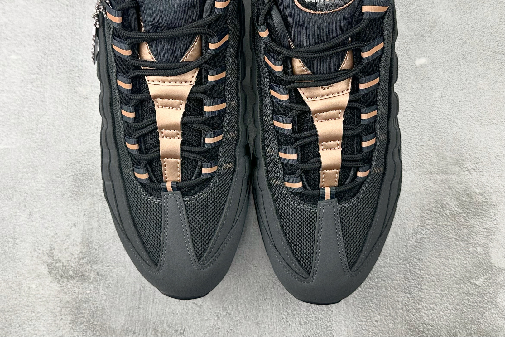 GX 本地顶级纯原 完美复刻 Central Cee × Nike Air Max 95黑红灰货号：HQ