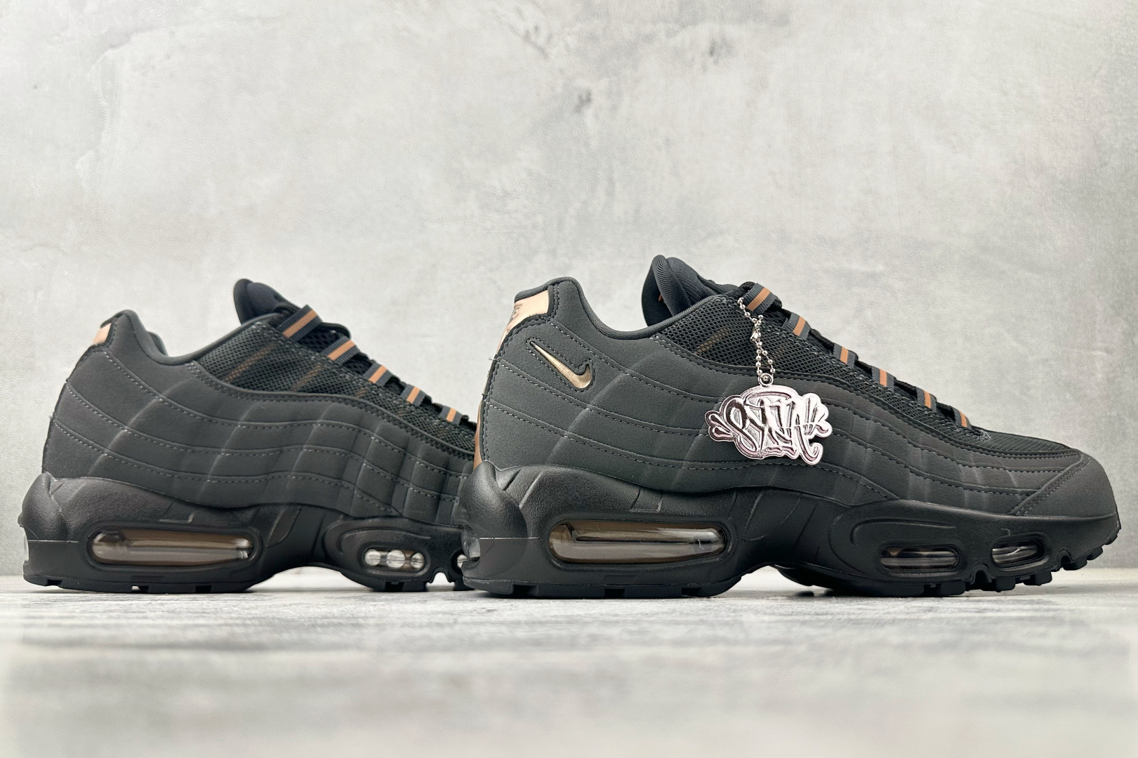 GX 本地顶级纯原 完美复刻 Central Cee × Nike Air Max 95黑红灰货号：HQ