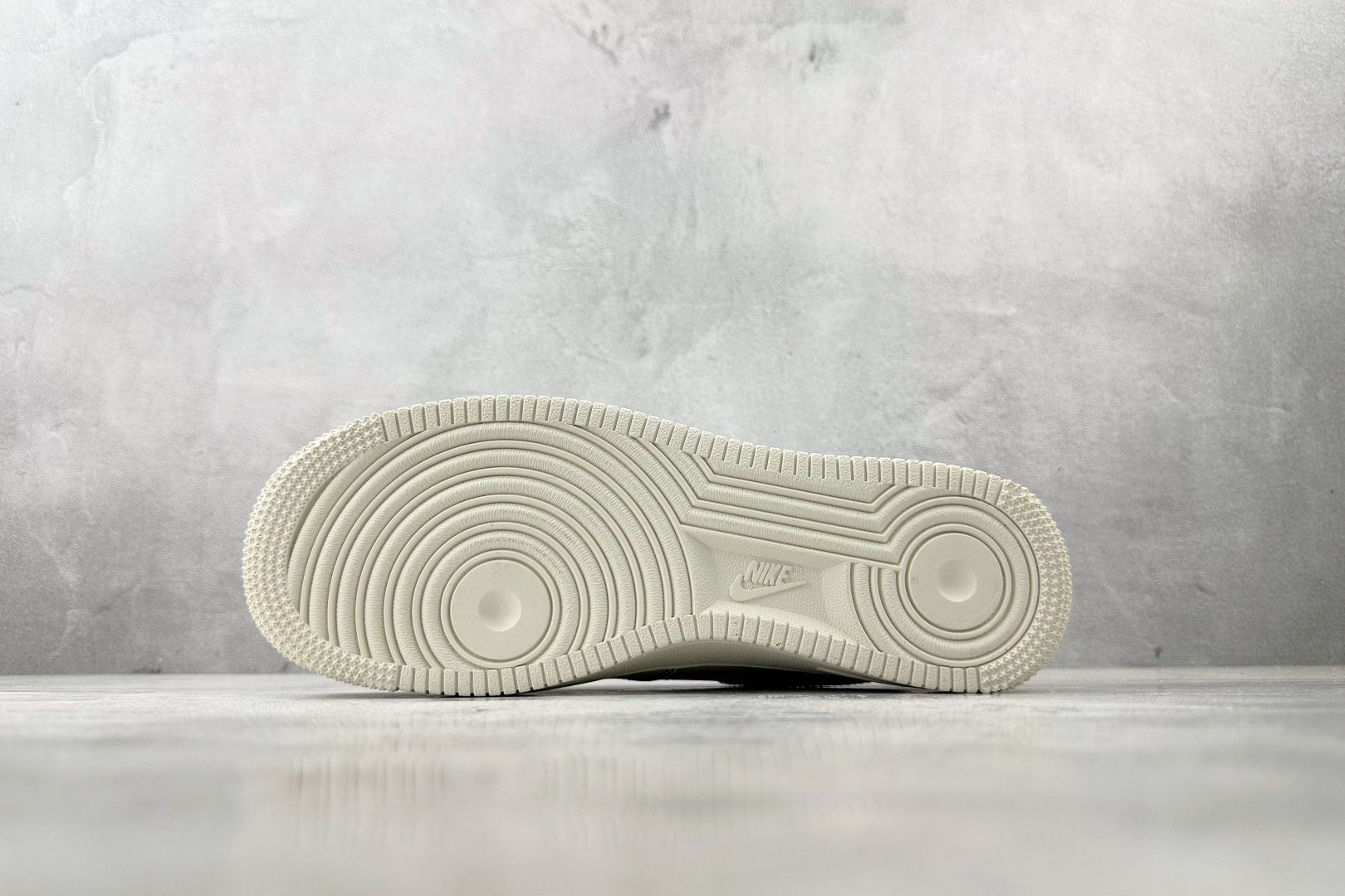 Nike Air Force 1 07 NIKE 联名 米白 CS5288-032