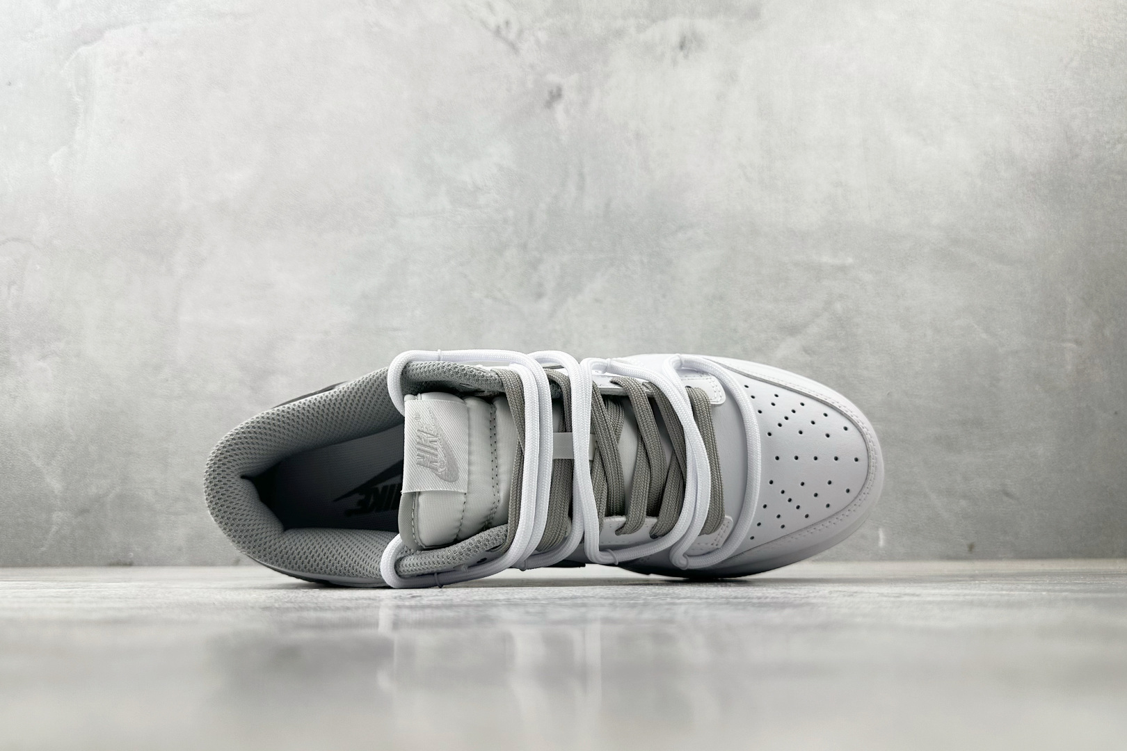 YC 双十一特价双十一特价【定制球鞋】Nike Dunk 暮云 白灰货号：WG0582 095尺码：40