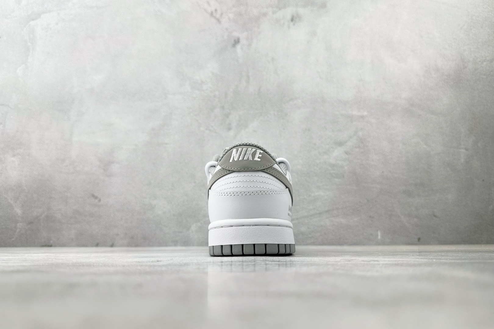 YC 双十一特价双十一特价【定制球鞋】Nike Dunk 暮云 白灰货号：WG0582 095尺码：40