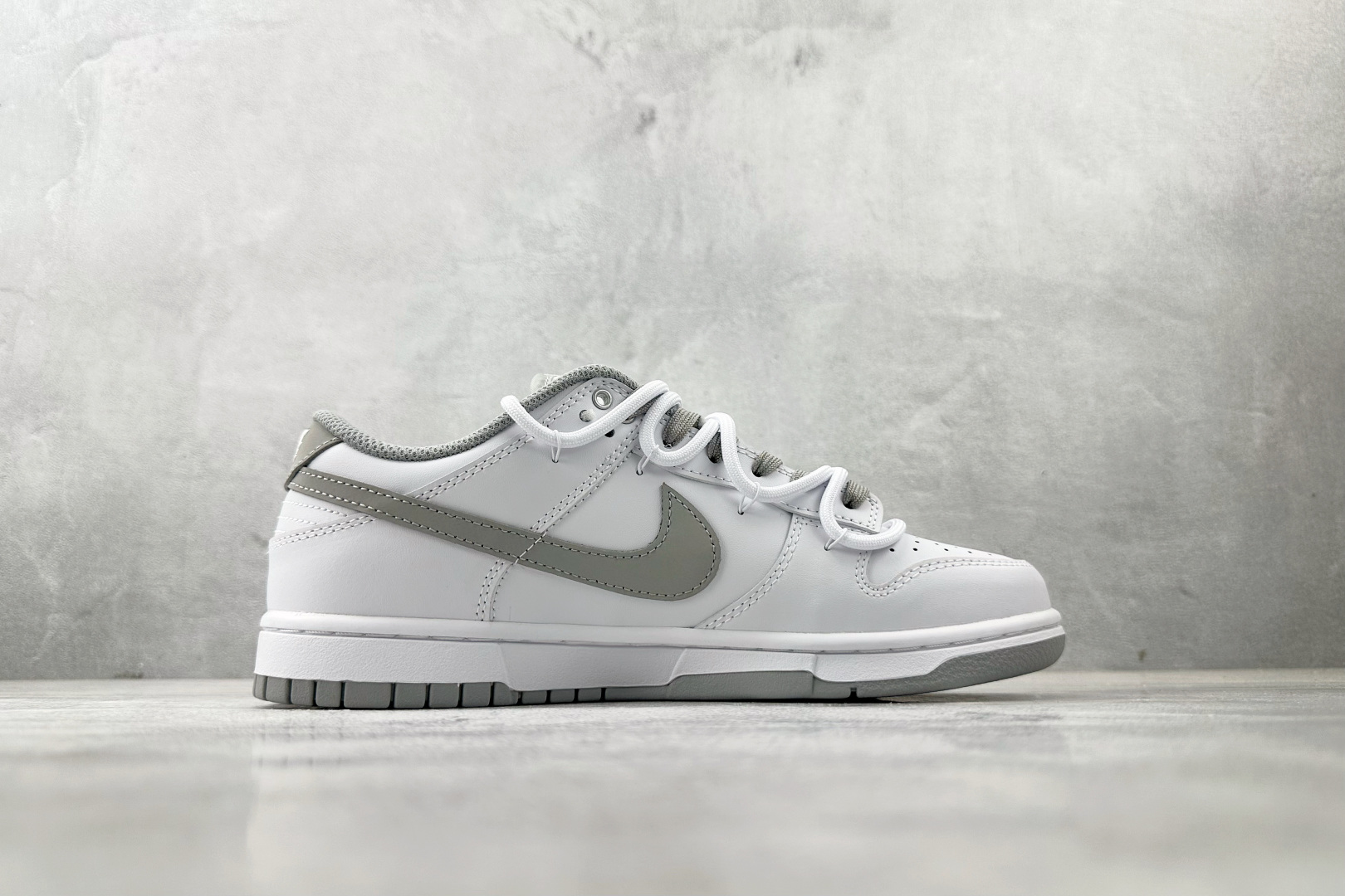 YC 双十一特价双十一特价【定制球鞋】Nike Dunk 暮云 白灰货号：WG0582 095尺码：40