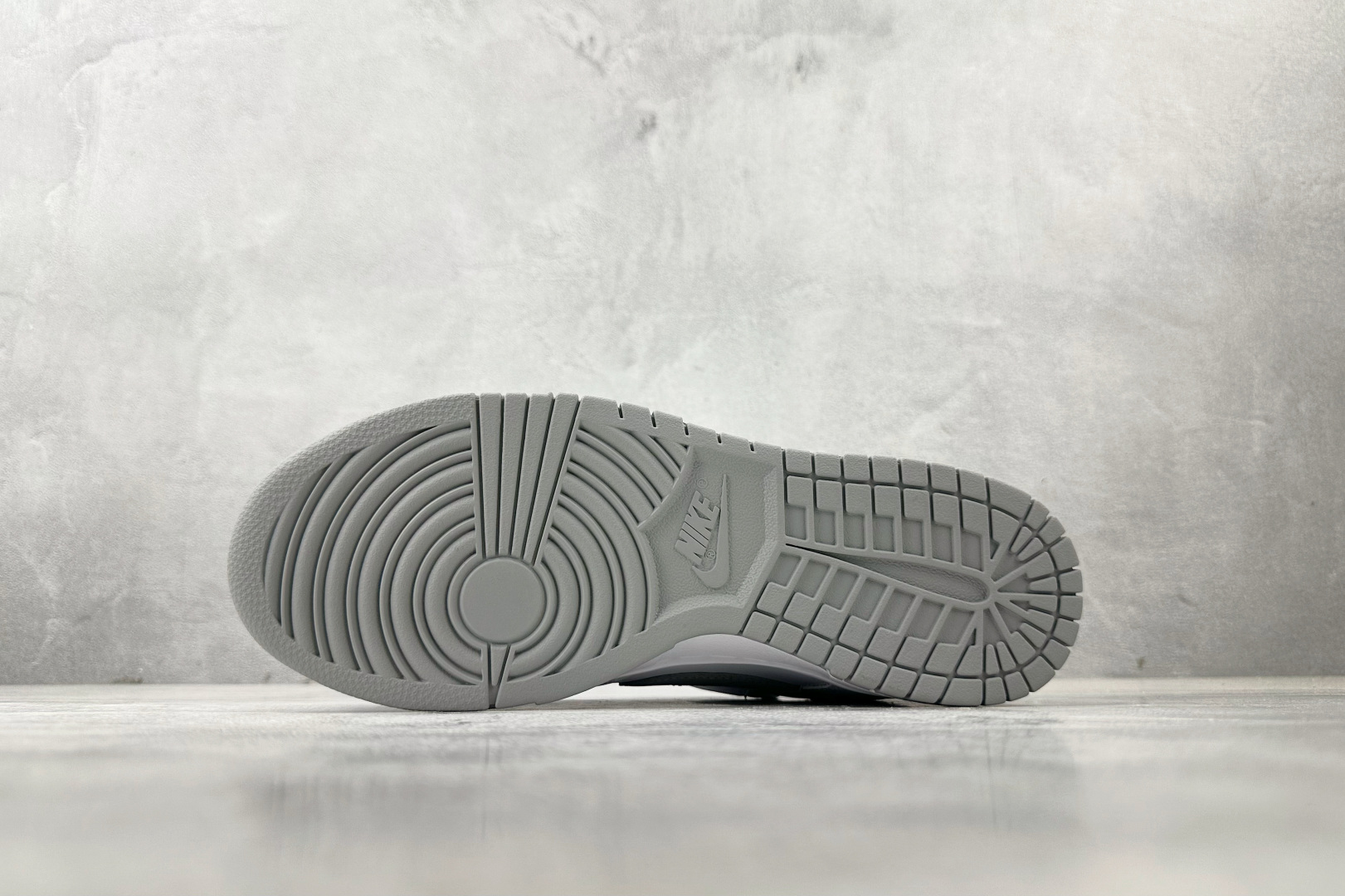 YC 双十一特价双十一特价【定制球鞋】Nike Dunk 暮云 白灰货号：WG0582 095尺码：40