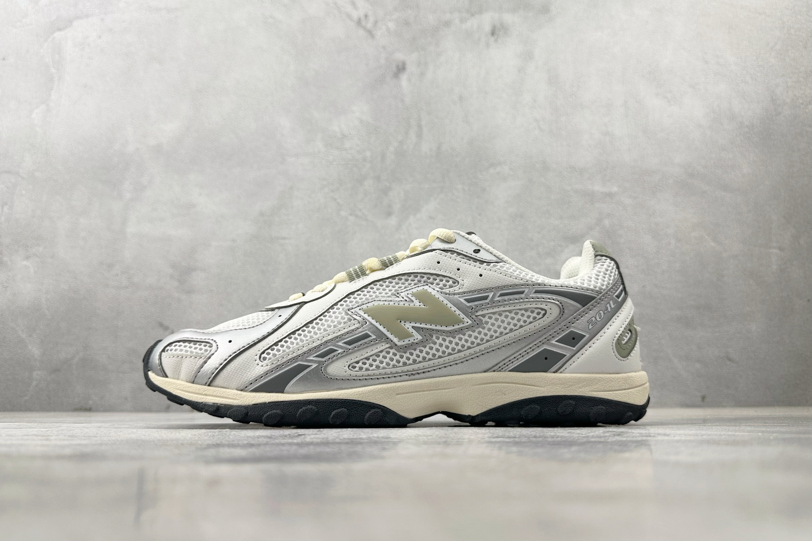 NO:346510,H Version Local New Balance NB 204L Silver White Article No. U204LSWB Size 36 36.5 37 38.5 39 40 40.5 41 42 42.5 43 44 44.5 45 Code 31,,stuart weitzman19860909H 版 本地 New Balance NB 204L 银白 货号U204LSWB 尺码36 36.5 37 38.5 39 40 40.5 41 42 42.5 43 44 44.5 45 编码31,,stuart weitzman,Men's shoes