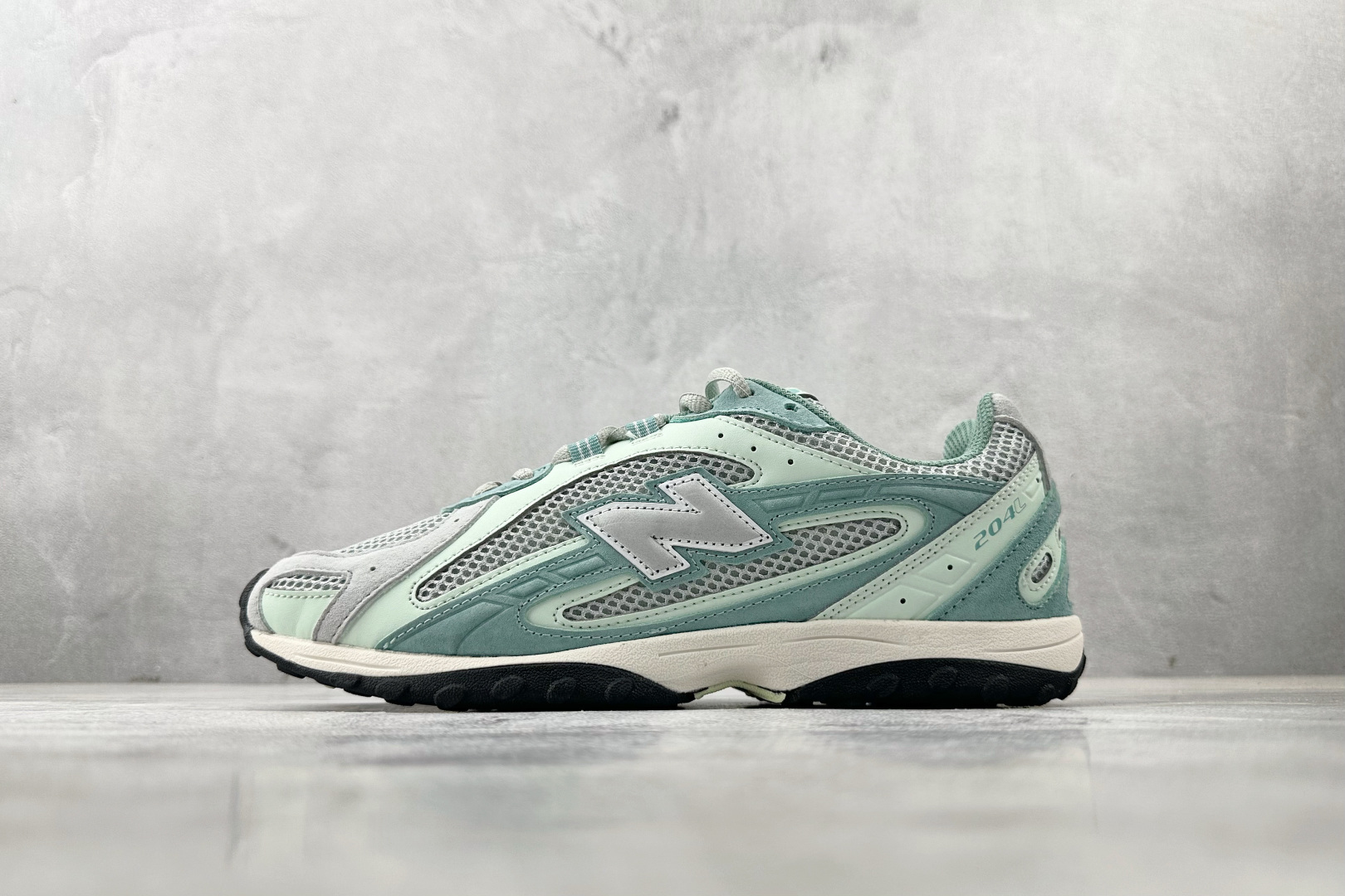NO:346389,H Version Local KITH X New Balance NB 204L Green and Gray Item No. U204LKTA Size 36 36.5 37 38.5 39 40 40.5 41 42 42.5 43 44 44.5 45 Code 31,19860909H 版 本地 KITH X New Balance NB 204L 绿灰色 货号U204LKTA 尺码36 36.5 37 38.5 39 40 40.5 41 42 42.5 43 44 44.5 45 编码31,,Men's shoes