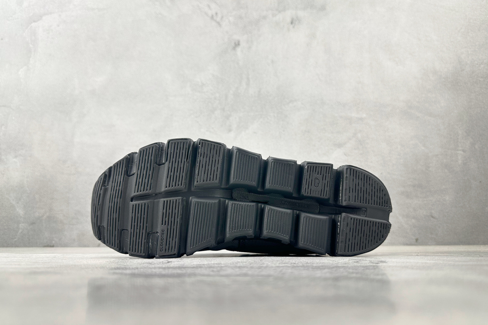 180 On昂跑 Cloud 6 黑灰色 3WF1005