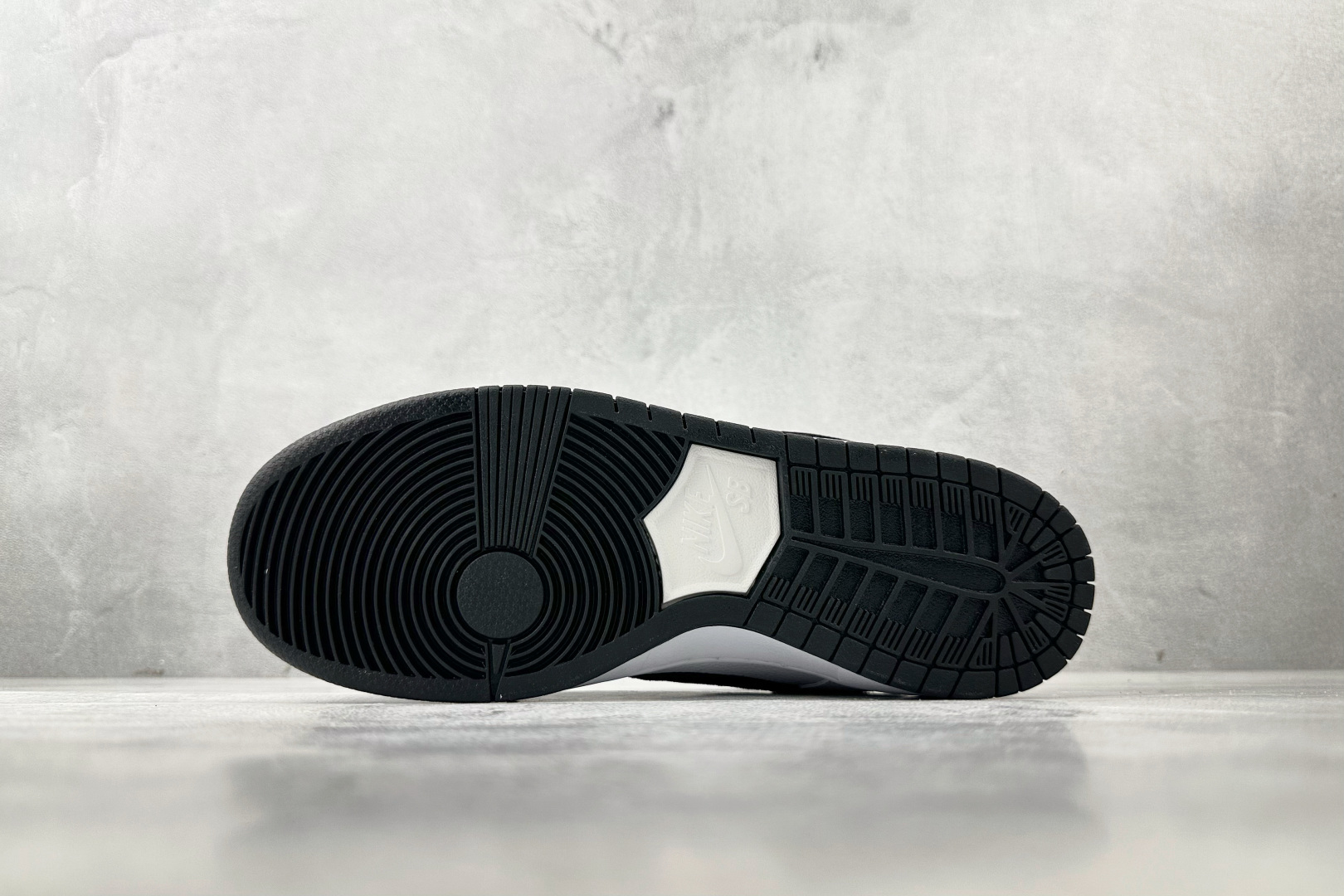 免检版 配色齐全 Nike Dunk SB LOW PRO “White Suede/Black”白黑 HF3704-100