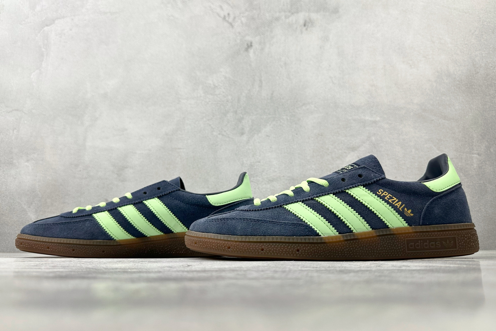 210 平台爆款 adidas originals HANDBALL SPEZIAL 蓝绿 IH7497-Chinese UA Cheap High Quatity Brand Clothes Bags handbags Sneakers wholesale wholesaler seller from China Factory suppliers Fashion Clothing Shoes best Quality Beautiful Price 210 平台爆款 adidas originals HANDBALL SPEZIAL 蓝绿 IH7497