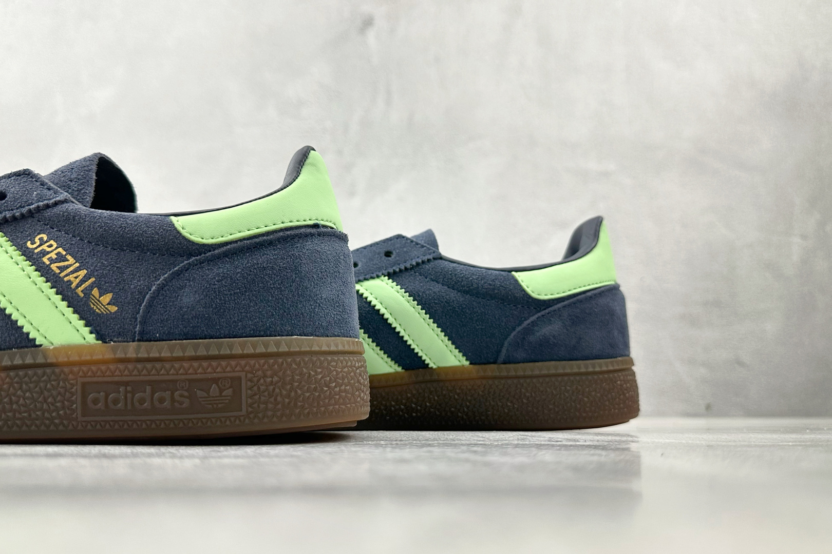 210 平台爆款 adidas originals HANDBALL SPEZIAL 蓝绿 IH7497-Chinese UA Cheap High Quatity Brand Clothes Bags handbags Sneakers wholesale wholesaler seller from China Factory suppliers Fashion Clothing Shoes best Quality Beautiful Price 210 平台爆款 adidas originals HANDBALL SPEZIAL 蓝绿 IH7497