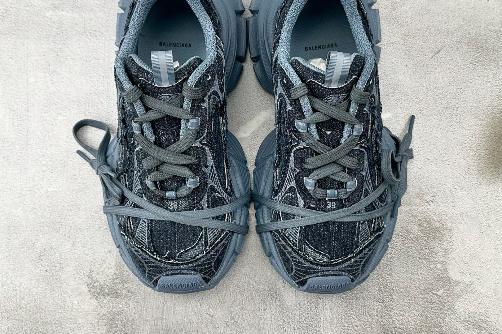 400 代购版 Balenciaga巴黎世家 3XL 牛仔深蓝 734734WTSAX