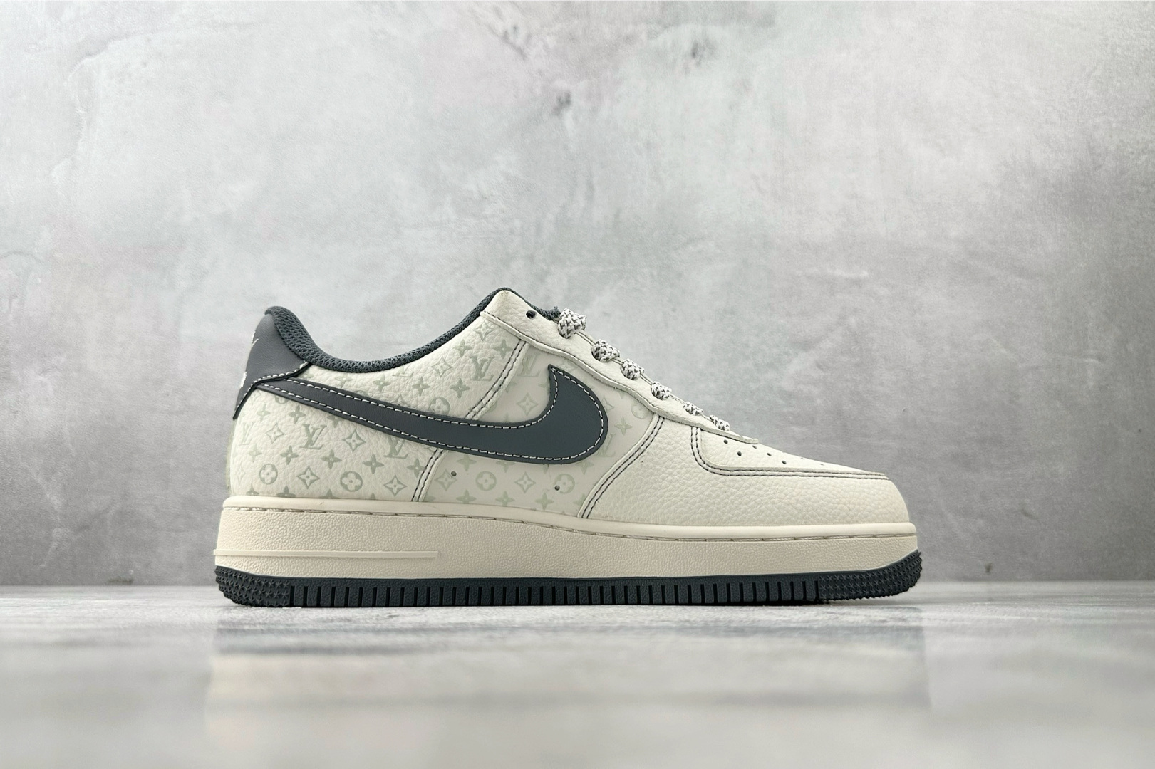 Nike Air Force 1 07 LV 联名 米白灰 CX5050-Y08-莆田鞋,莆田鞋货源,高仿鞋,高仿鞋货源,安福档口,莆田高仿鞋,莆田鞋批发,高仿鞋批发,莆田高仿运动鞋,高仿运动鞋,莆田运动鞋 Nike Air Force 1 07 LV 联名 米白灰 CX5050-Y08