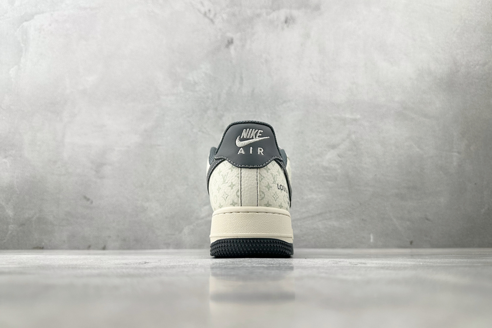 Nike Air Force 1 07 LV 联名 米白灰 CX5050-Y08-莆田鞋,莆田鞋货源,高仿鞋,高仿鞋货源,安福档口,莆田高仿鞋,莆田鞋批发,高仿鞋批发,莆田高仿运动鞋,高仿运动鞋,莆田运动鞋 Nike Air Force 1 07 LV 联名 米白灰 CX5050-Y08