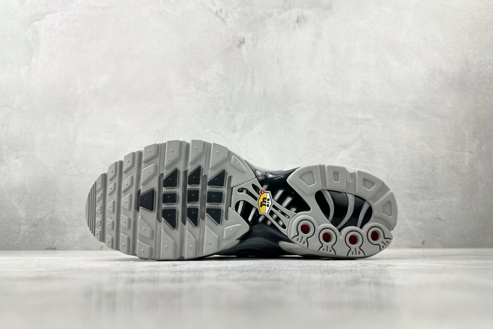 Nike Air Plus 灰色 852630-021