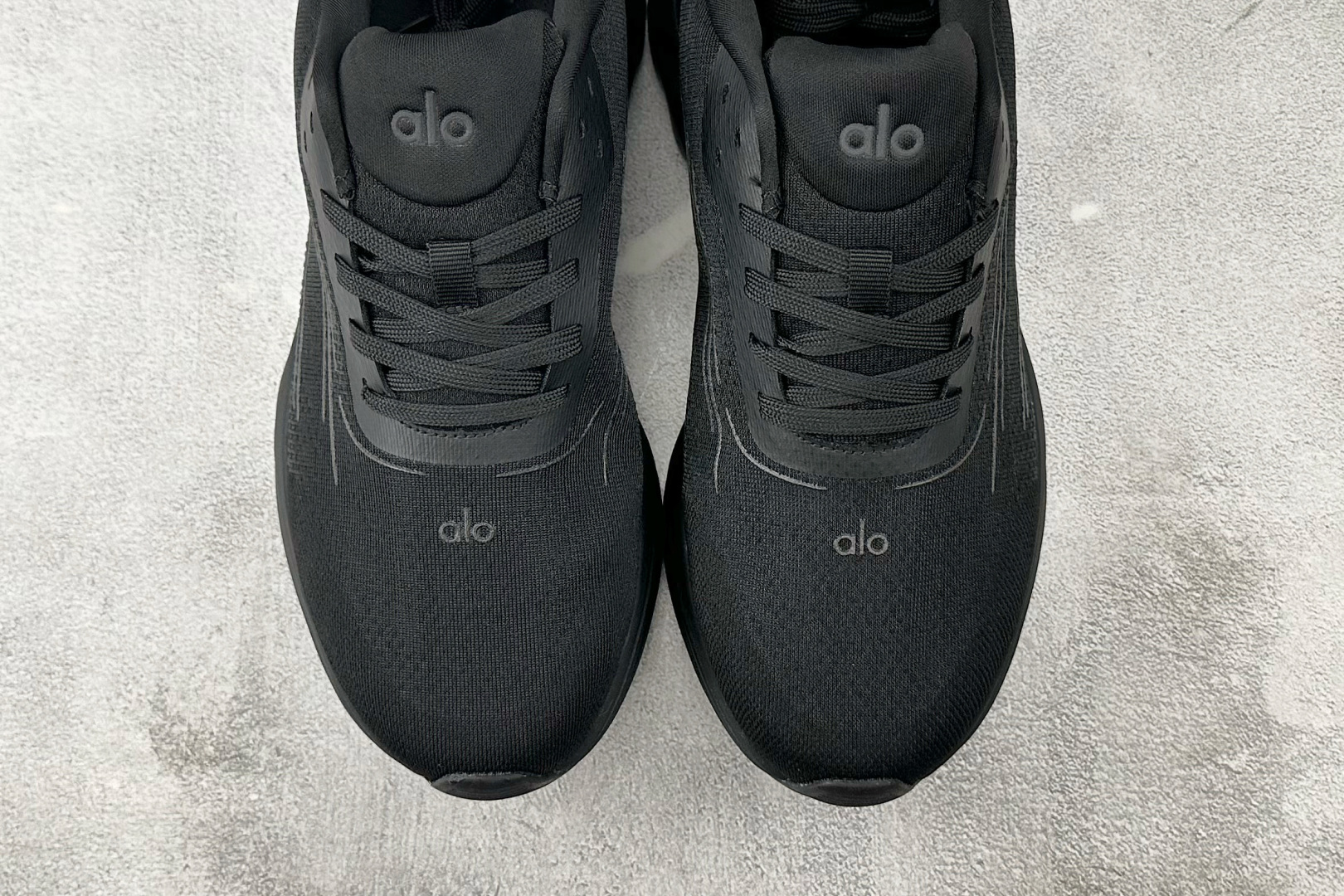 OT纯原 alo yoga Alo Runner 黑色货号：A0590U-Black/Black尺码：3