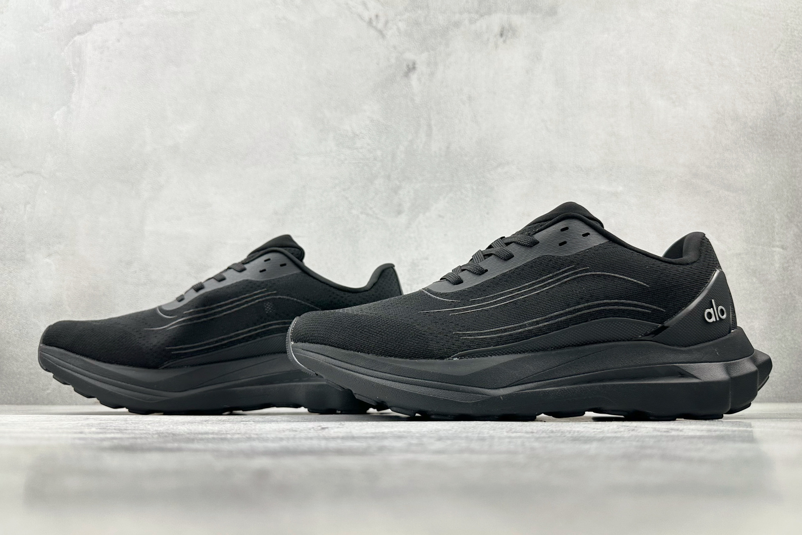 OT纯原 alo yoga Alo Runner 黑色货号：A0590U-Black/Black尺码：3
