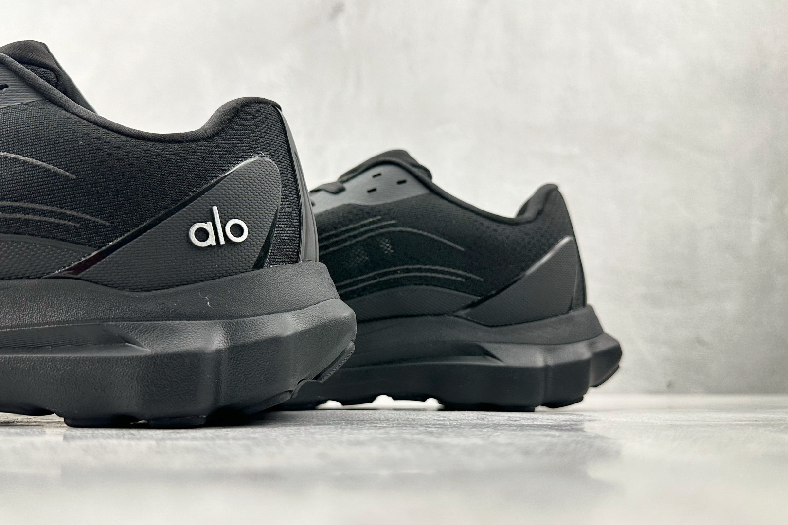 OT纯原 alo yoga Alo Runner 黑色货号：A0590U-Black/Black尺码：3