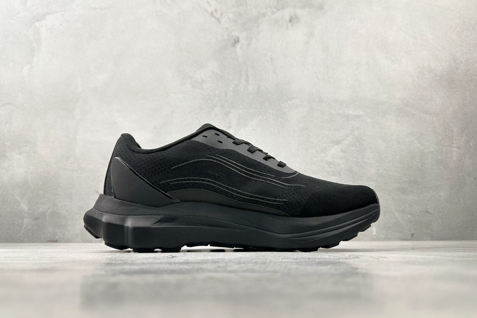 OT纯原 alo yoga Alo Runner 黑色货号：A0590U-Black/Black尺码：3