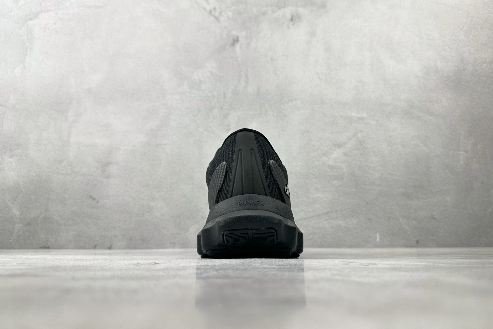 OT纯原 alo yoga Alo Runner 黑色货号：A0590U-Black/Black尺码：3