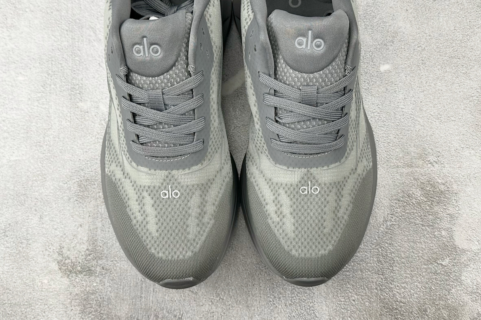 OT纯原 alo yoga Alo Runner 灰色货号：A0590U-Grey尺码：36 36.5 