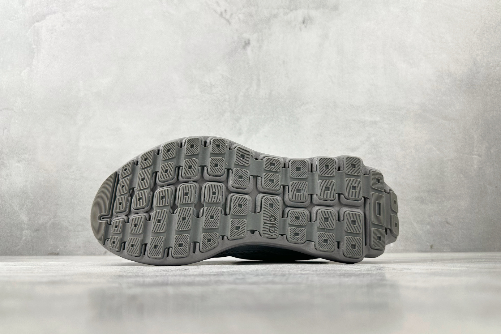 OT纯原 alo yoga Alo Runner 灰色货号：A0590U-Grey尺码：36 36.5 