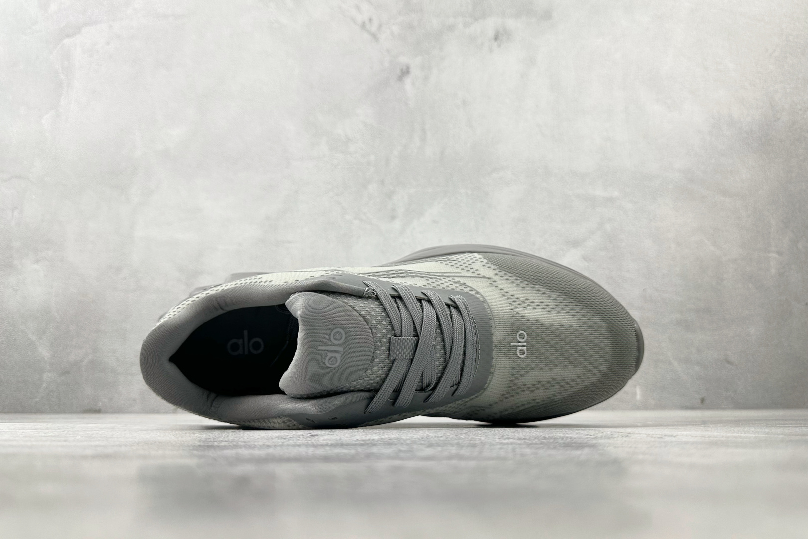 OT纯原 alo yoga Alo Runner 灰色货号：A0590U-Grey尺码：36 36.5 