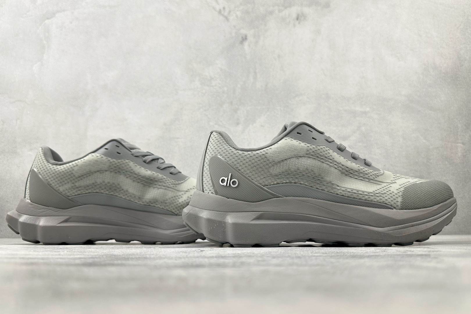 OT纯原 alo yoga Alo Runner 灰色货号：A0590U-Grey尺码：36 36.5 