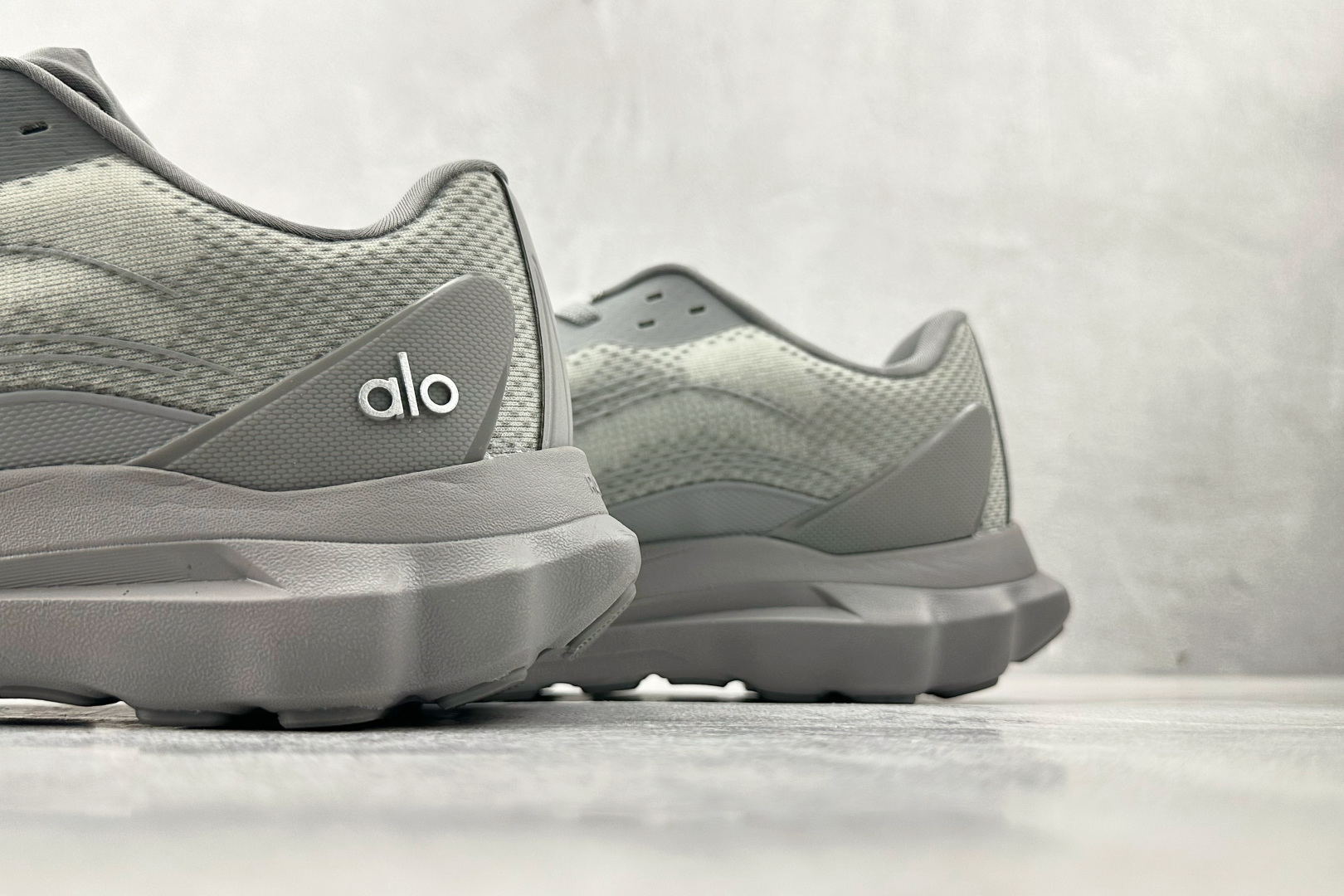 OT纯原 alo yoga Alo Runner 灰色货号：A0590U-Grey尺码：36 36.5 