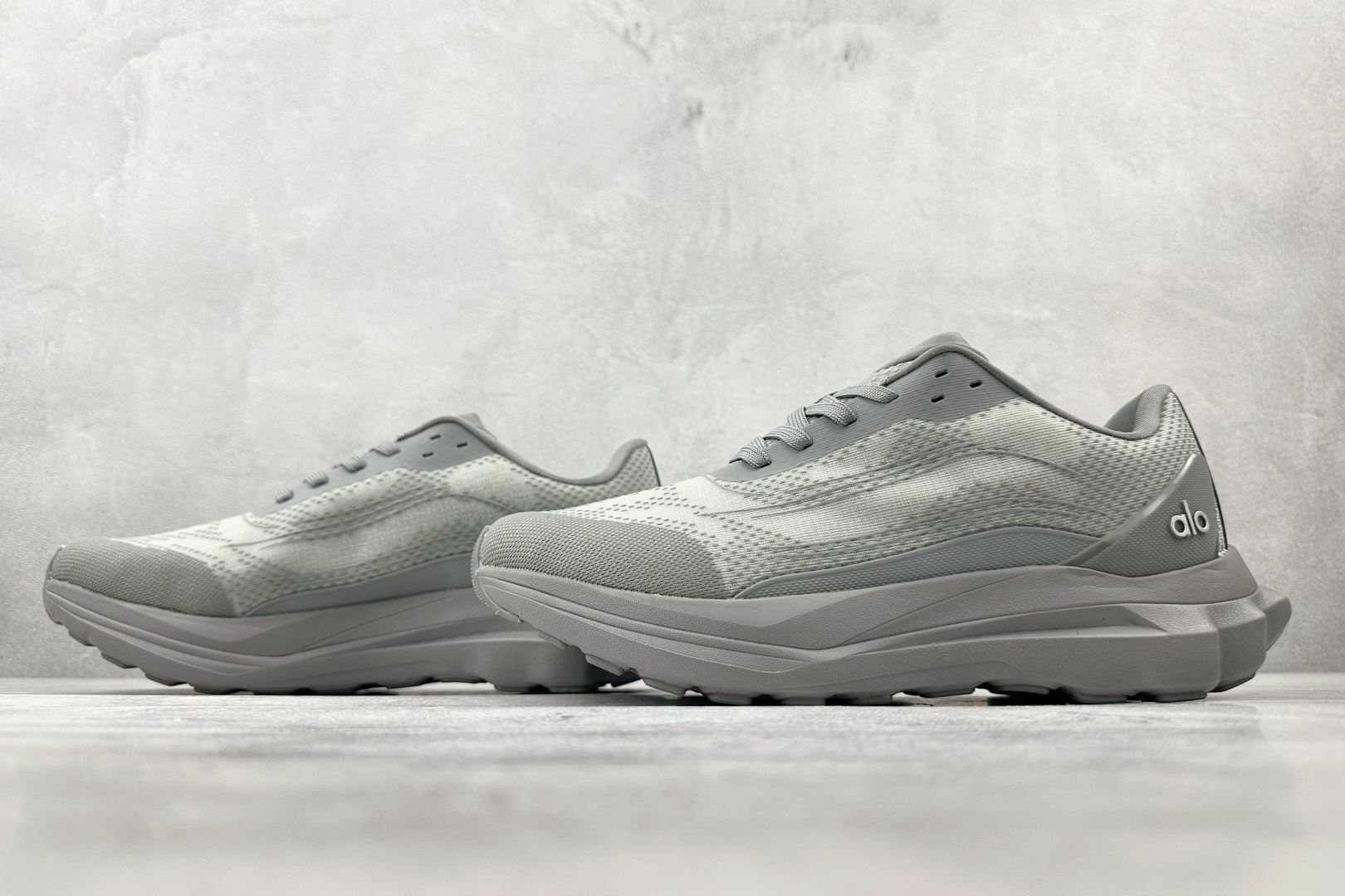 OT纯原 alo yoga Alo Runner 灰色货号：A0590U-Grey尺码：36 36.5 