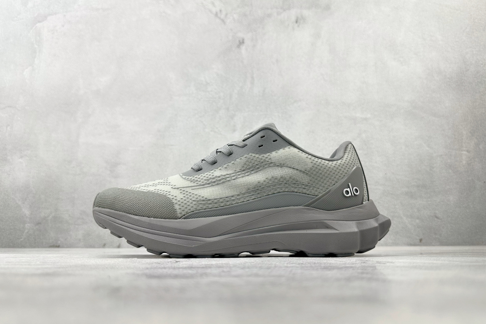 OT纯原 alo yoga Alo Runner 灰色货号：A0590U-Grey尺码：36 36.5 