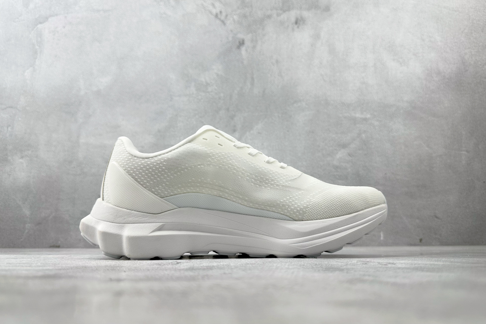 OT纯原 alo yoga Alo Runner 白色货号：A0590U-White/White尺码：3