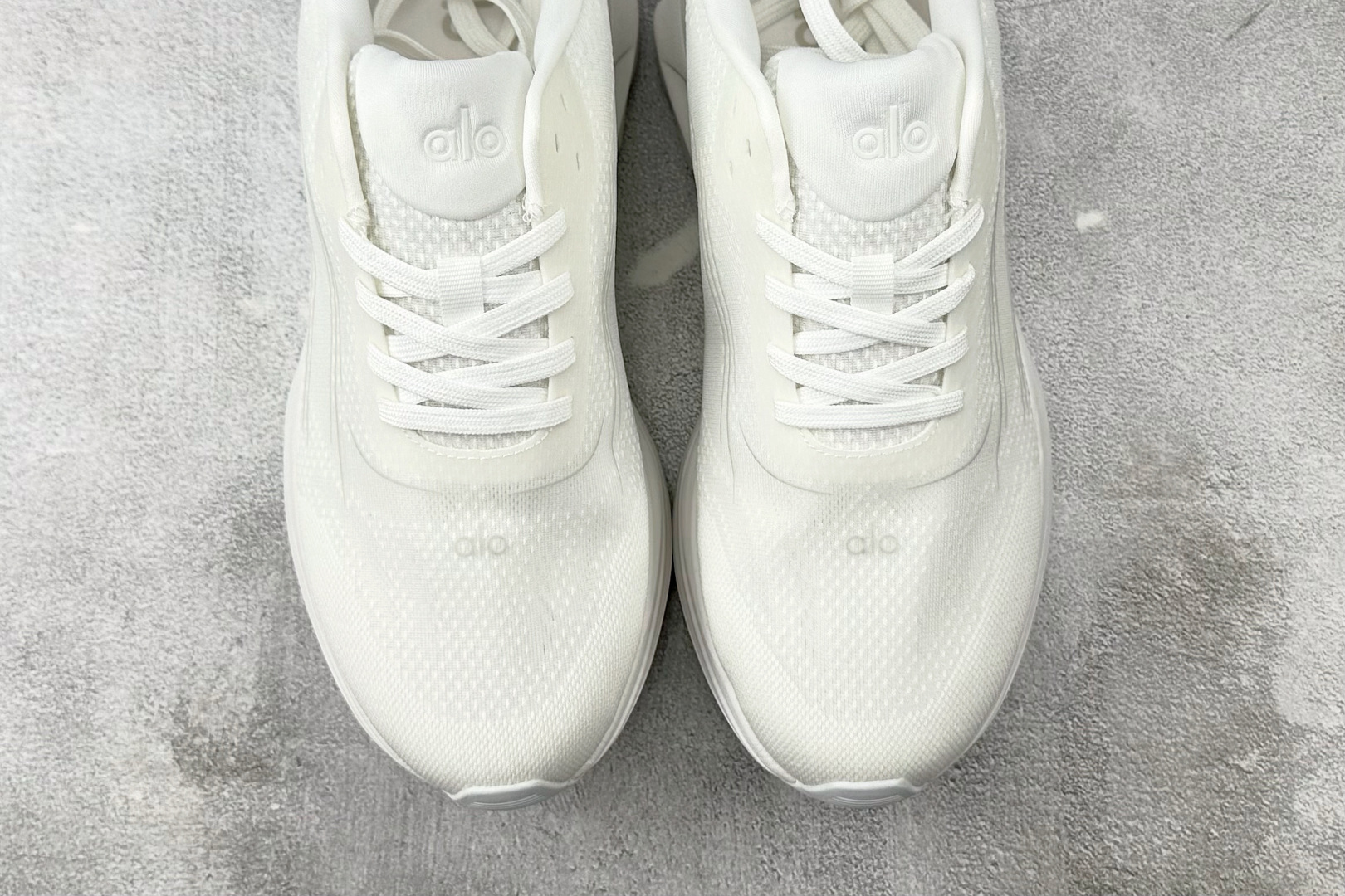 OT纯原 alo yoga Alo Runner 白色货号：A0590U-White/White尺码：3