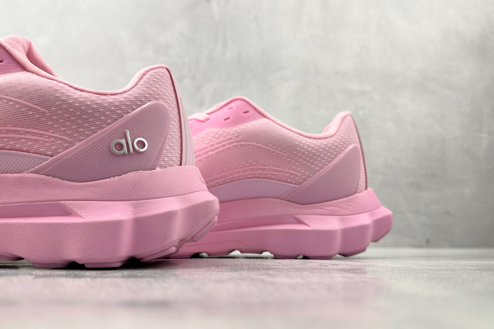 OT纯原 alo yoga Alo Runner 粉色货号：A0590U-Sweet Pink尺码：36