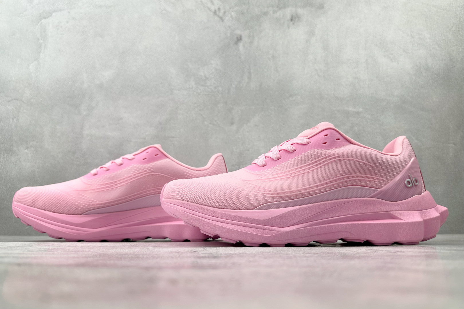 OT纯原 alo yoga Alo Runner 粉色货号：A0590U-Sweet Pink尺码：36