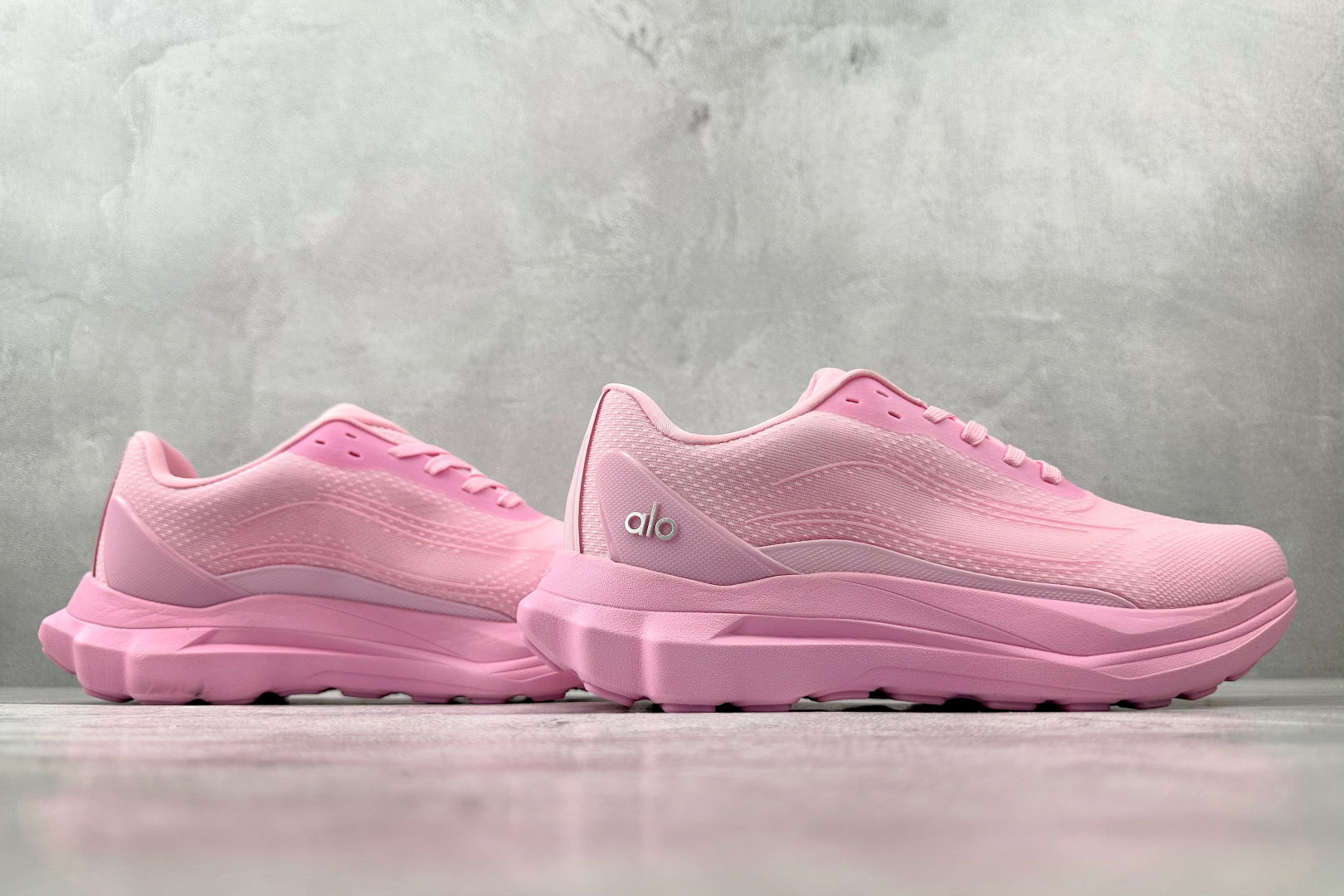 OT纯原 alo yoga Alo Runner 粉色货号：A0590U-Sweet Pink尺码：36