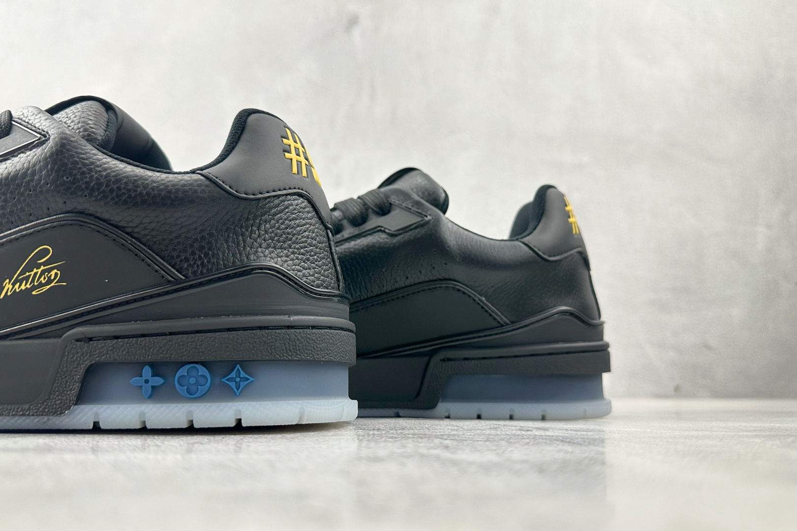 330 LOUIS VUITTON Trainer 黑色 1A8ZQ9-Chinese UA Cheap High Quatity Brand Clothes Bags handbags Sneakers wholesale wholesaler seller from China Factory suppliers Fashion Clothing Shoes best Quality Beautiful Price 330 LOUIS VUITTON Trainer 黑色 1A8ZQ9