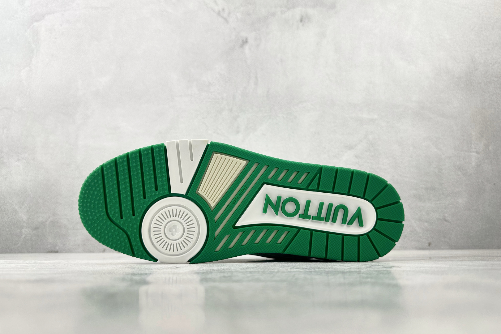 330 LOUIS VUITTON Trainer#54白绿 1ABNIS