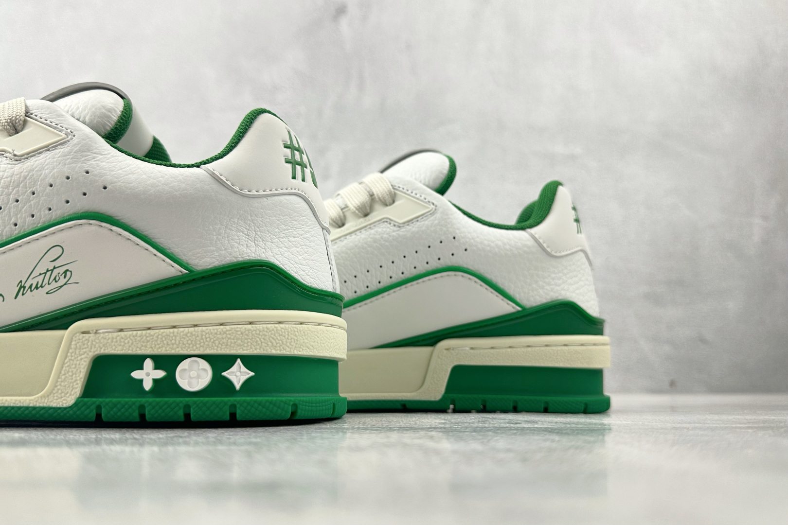 330 LOUIS VUITTON Trainer#54白绿 1ABNIS