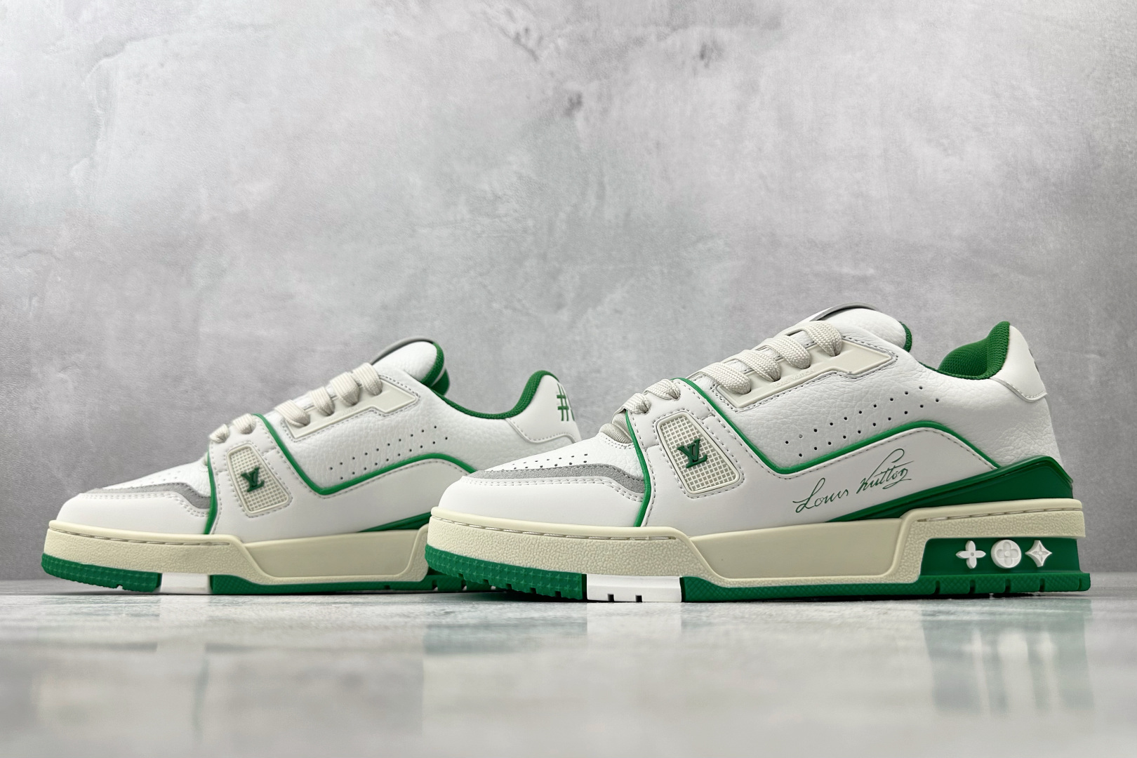 330 LOUIS VUITTON Trainer#54白绿 1ABNIS