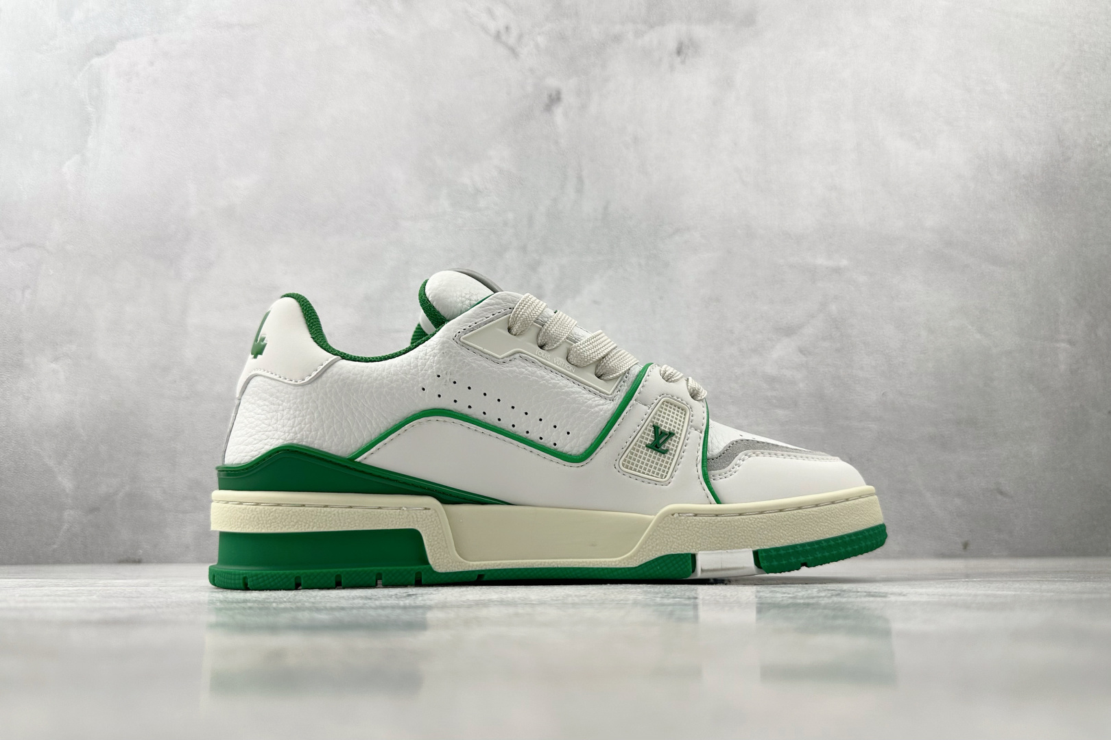 330 LOUIS VUITTON Trainer#54白绿 1ABNIS
