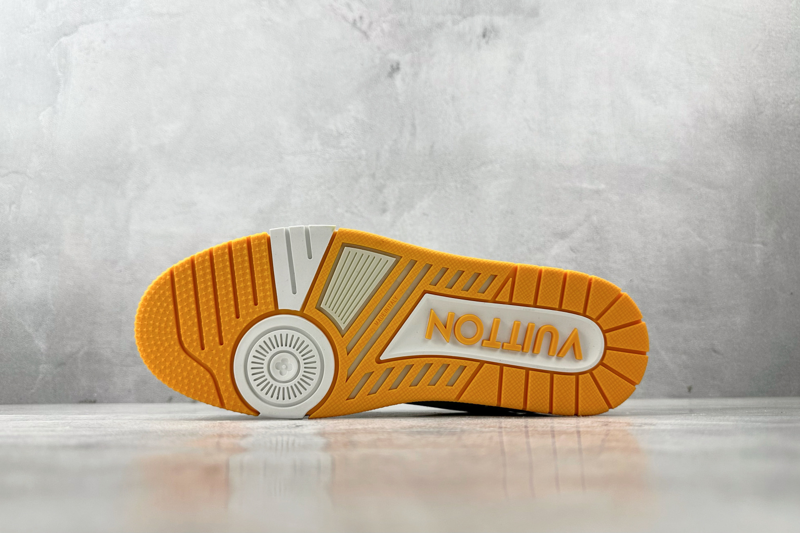 330 LOUIS VUITTON Trainer 黄白 1ACI1J