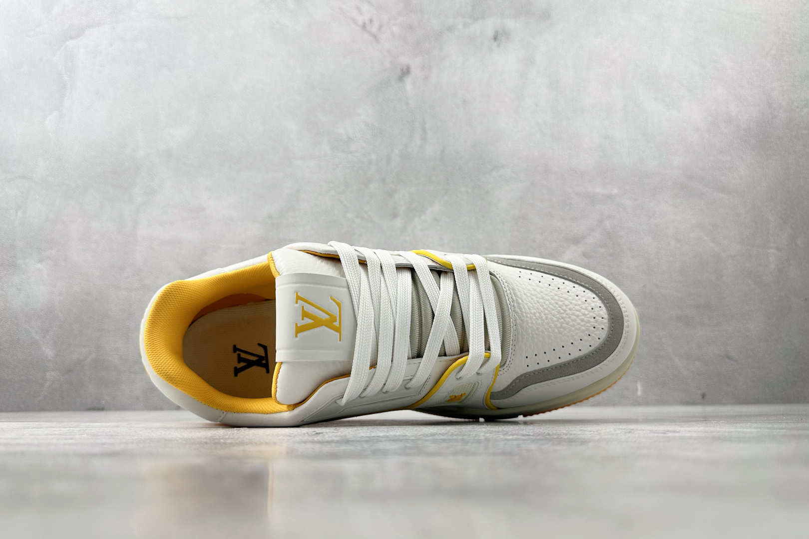 330 LOUIS VUITTON Trainer 黄白 1ACI1J