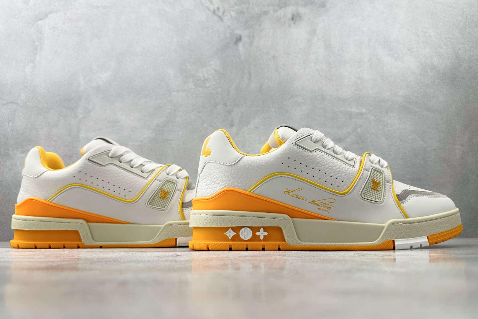 330 LOUIS VUITTON Trainer 黄白 1ACI1J