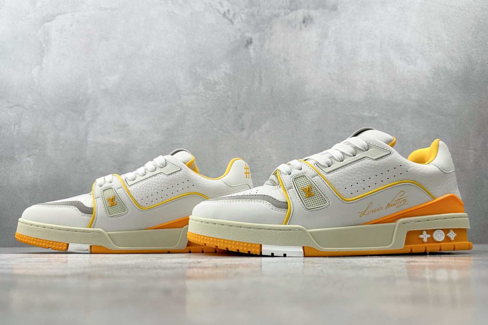 330 LOUIS VUITTON Trainer 黄白 1ACI1J