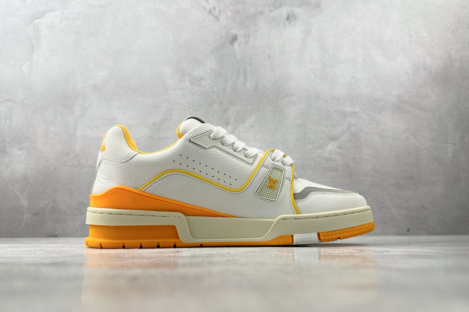 330 LOUIS VUITTON Trainer 黄白 1ACI1J