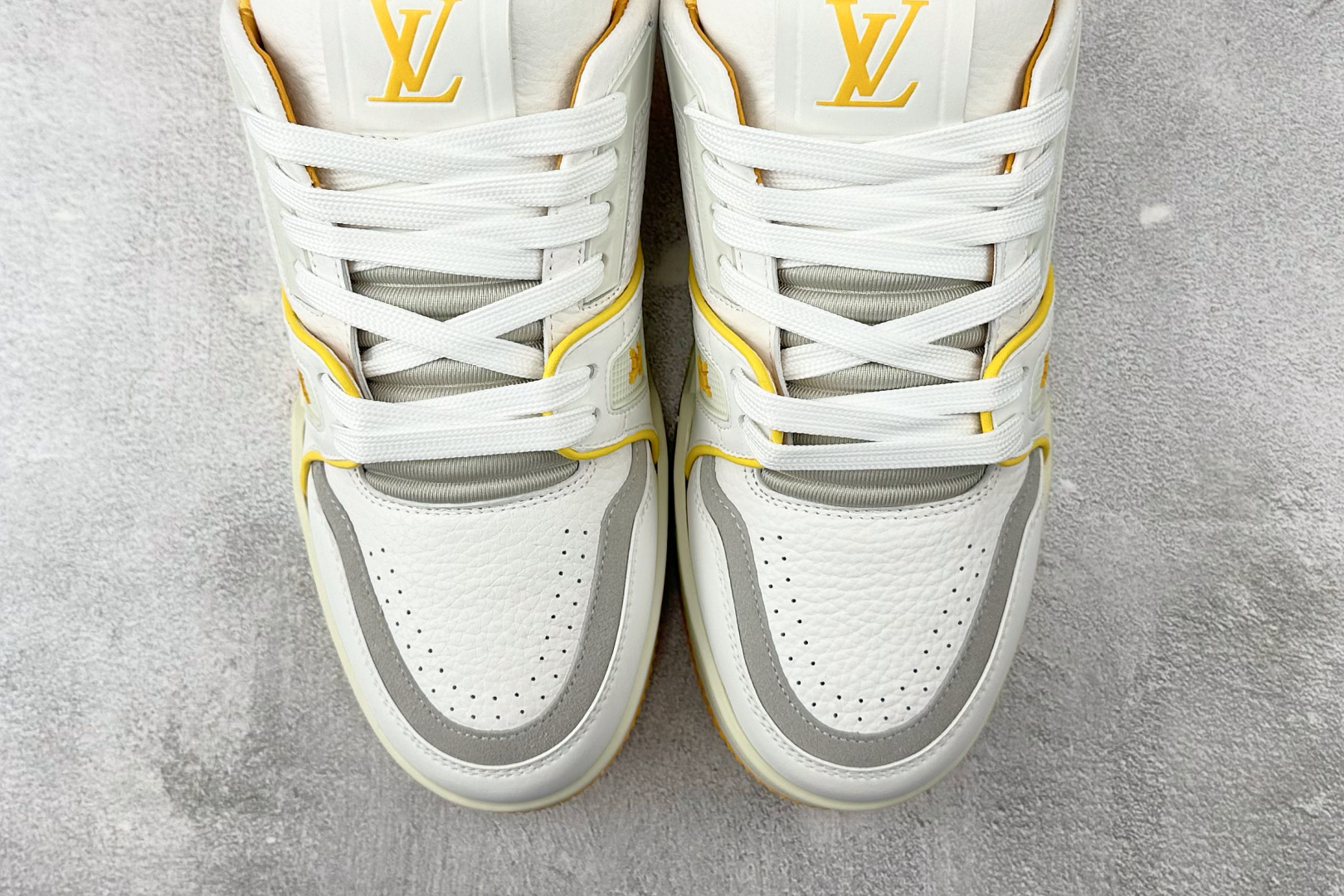 330 LOUIS VUITTON Trainer 黄白 1ACI1J